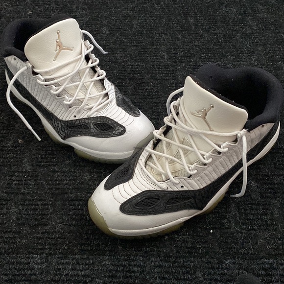 Jordan 11 Retro Low IE - Picture 13 of 15